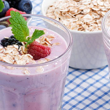 Cómo hacer smoothies de frutos rojos y avena