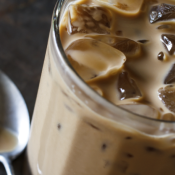 COPA DE CAFÉ Y MAGNUM® ALMENDRAS