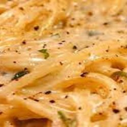 ¿Cómo hacer espagueti en salsa de queso?