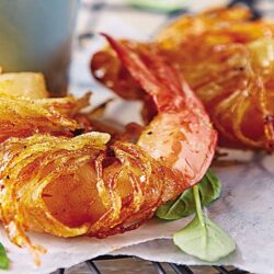 ¿Cómo hacer camarones envueltos en papa?