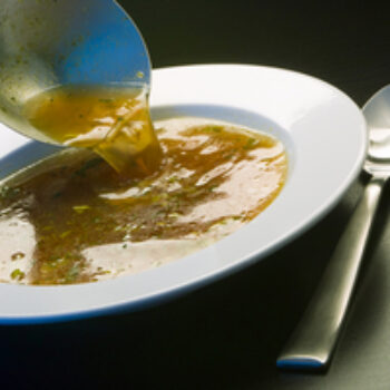 ¿Cómo hacer consomé de pescado?